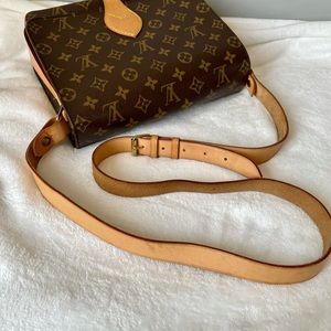 Authentic Louis Vuitton Cartouchier
